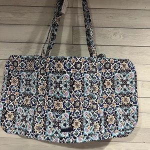 NWT vera Bradley xl duffel bag Lisbon medallion cool